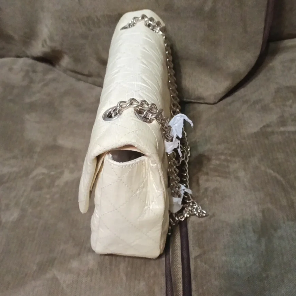 Newport news quilted chained clutch shoulder bag new never used off white.